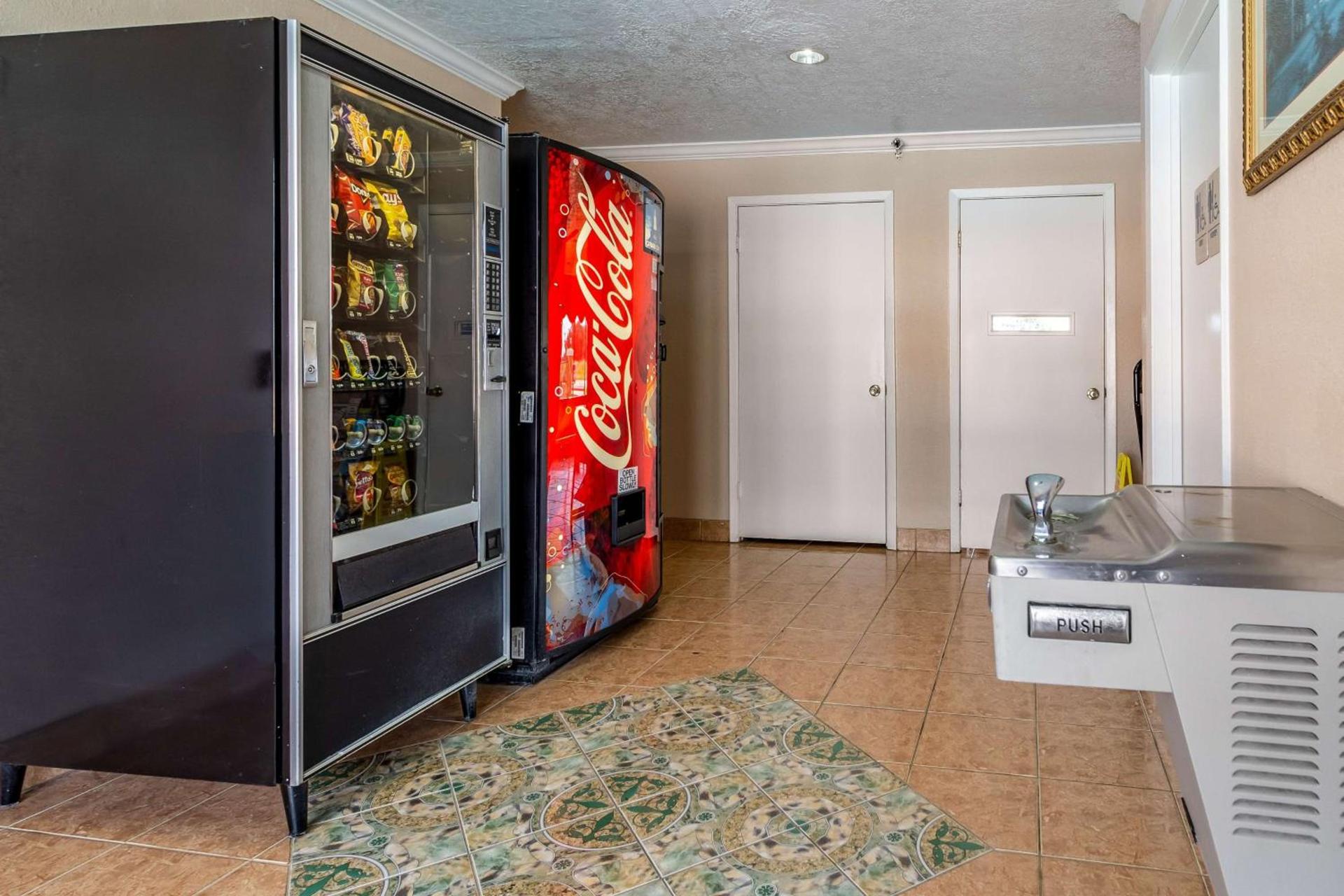 Motel 6-Alvin, TX photo 8