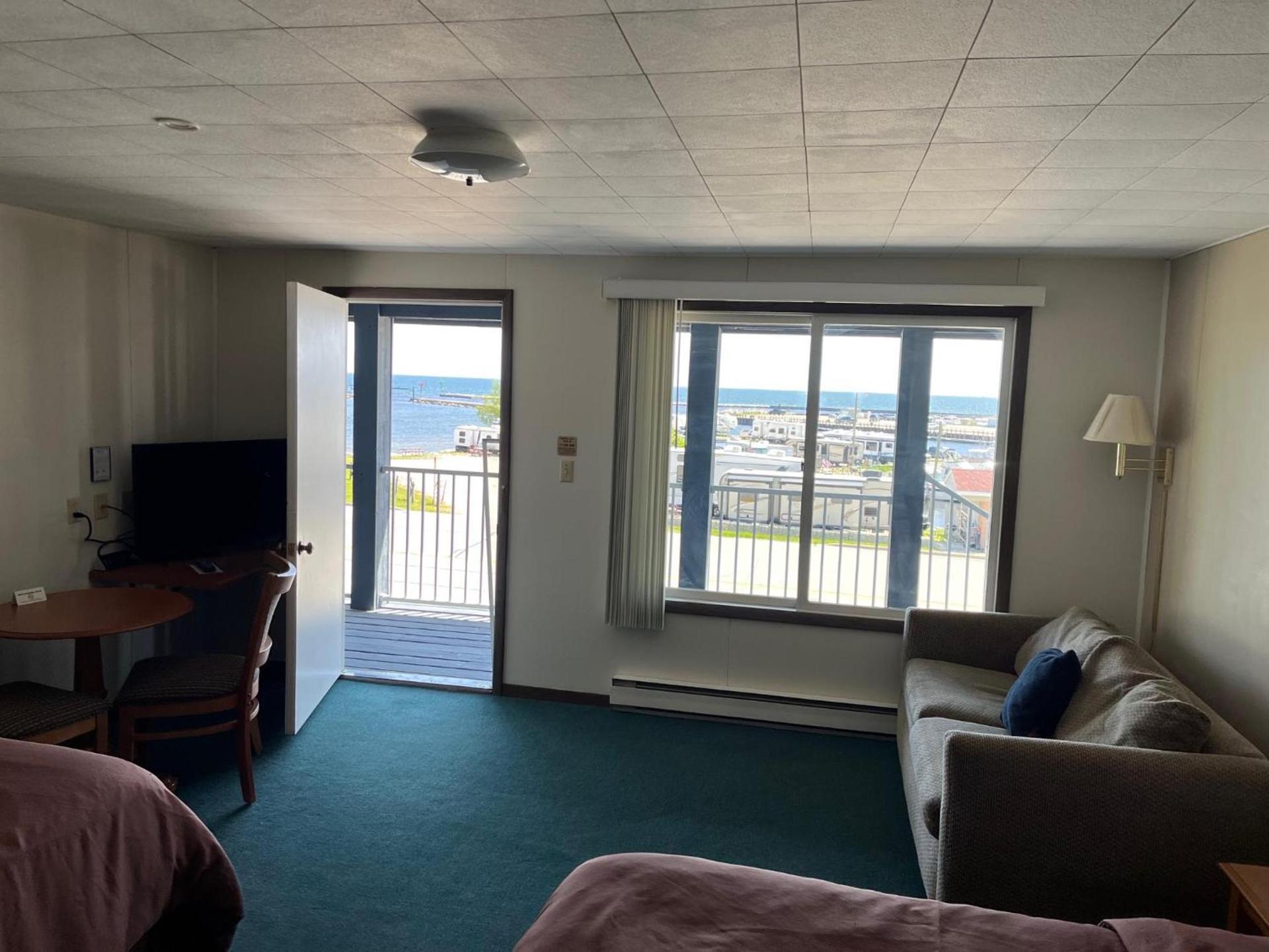 Harbor Inn Algoma photo 9