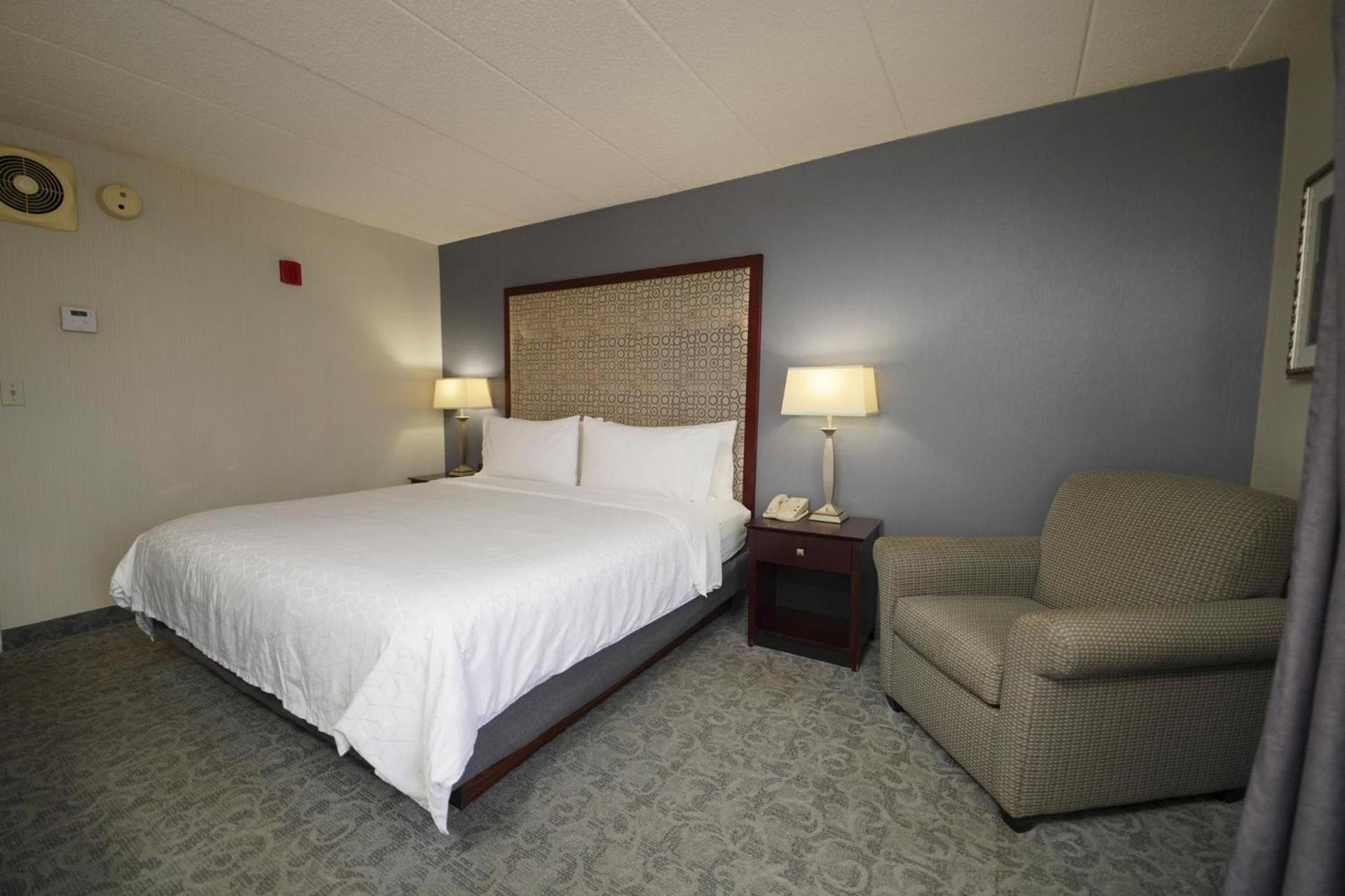 Holiday Inn & Suites Chicago-Carol Stream Wheaton by IHG photo 52