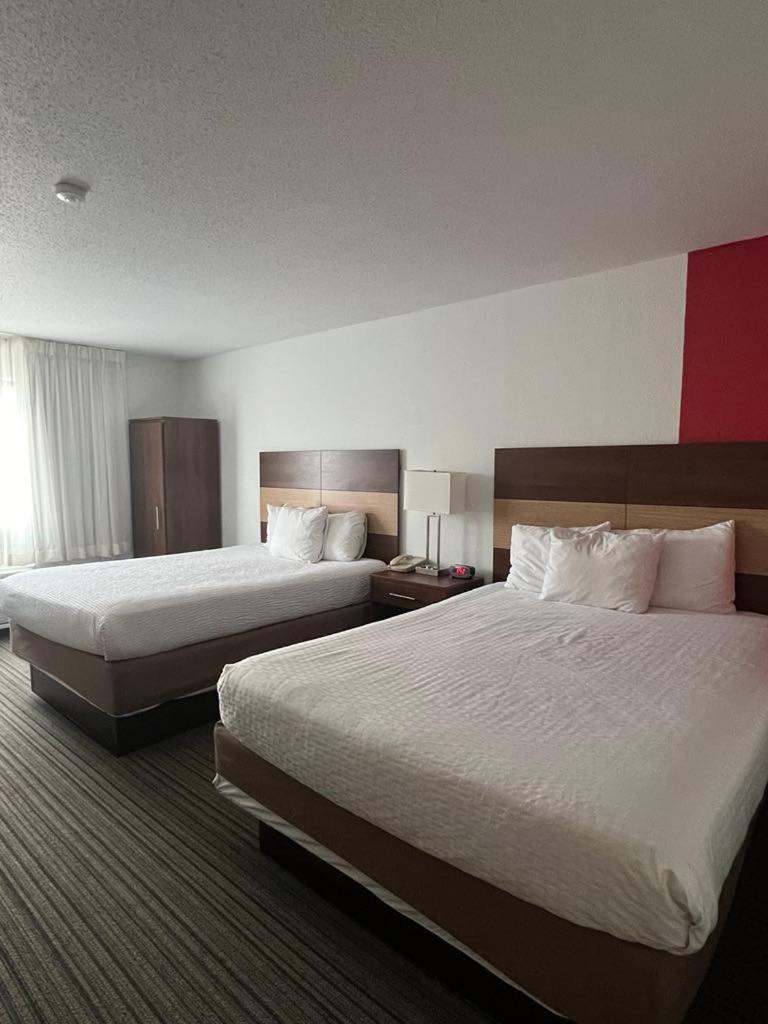 Ramada by Wyndham Effingham photo 6