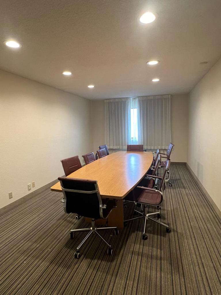 Ramada by Wyndham Effingham photo 10