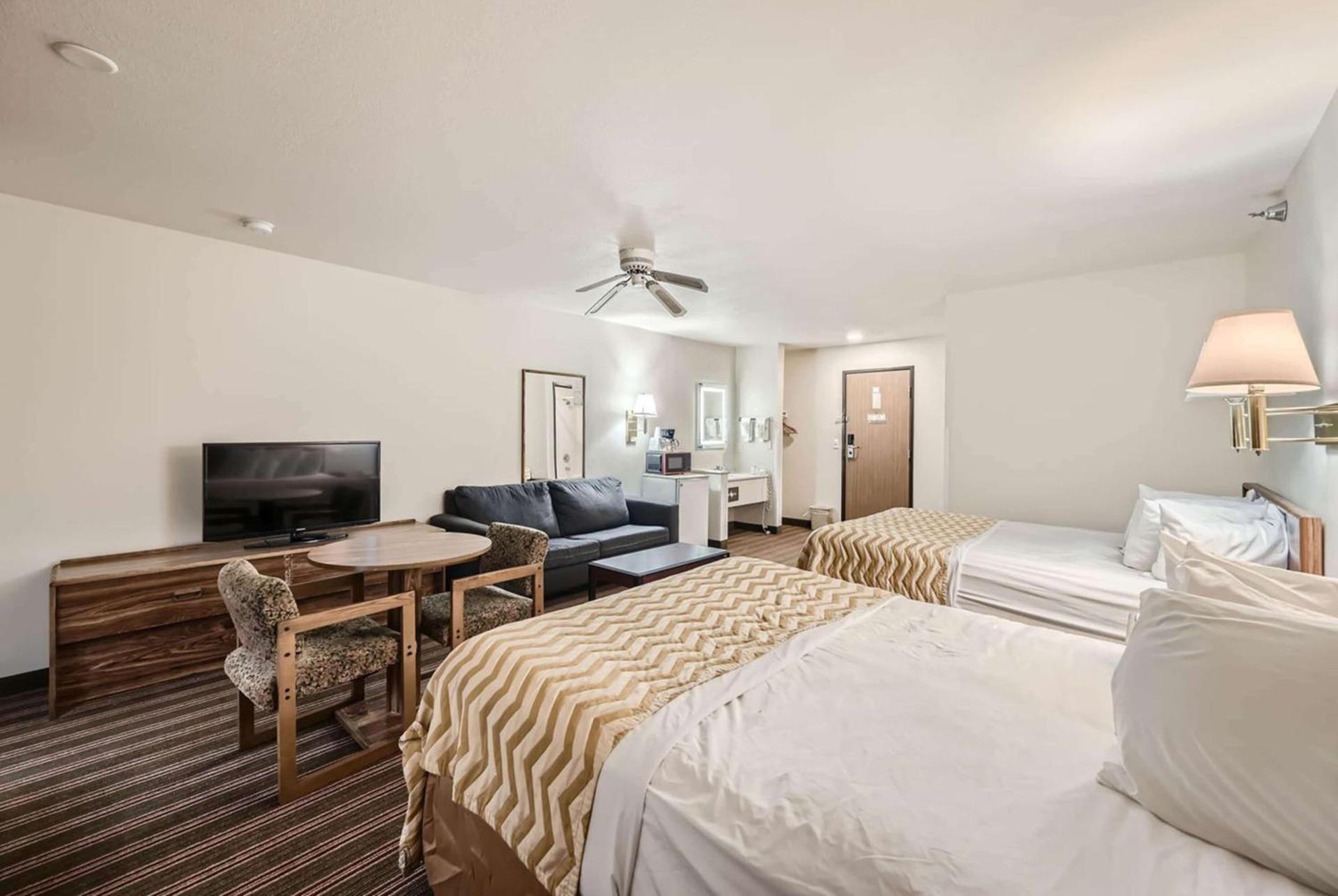 Travelodge by Wyndham Longmont photo 8