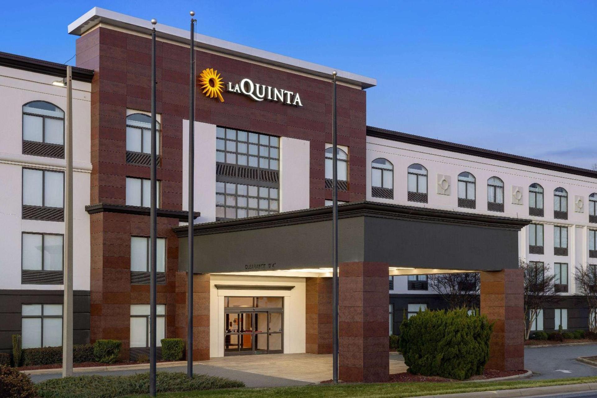 La Quinta Inn & Suites by Wyndham Mooresville photo 3