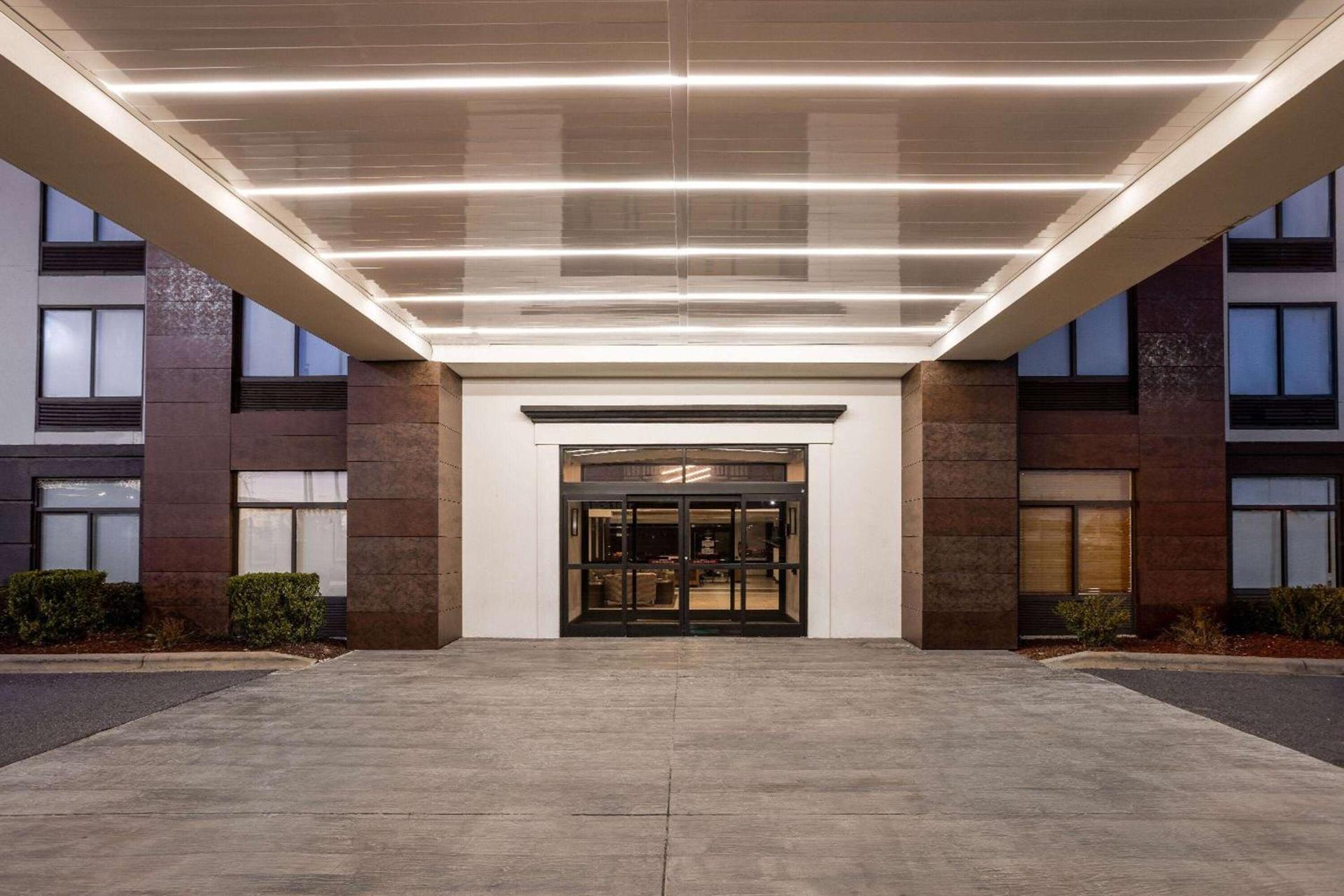 La Quinta Inn & Suites by Wyndham Mooresville photo 4