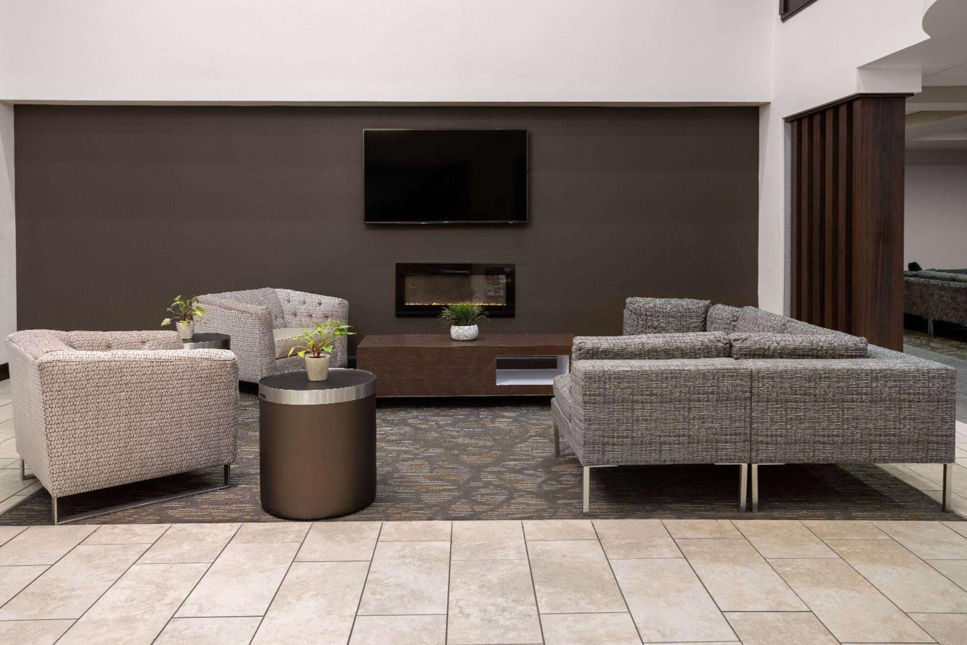 La Quinta Inn & Suites by Wyndham Mooresville photo 5