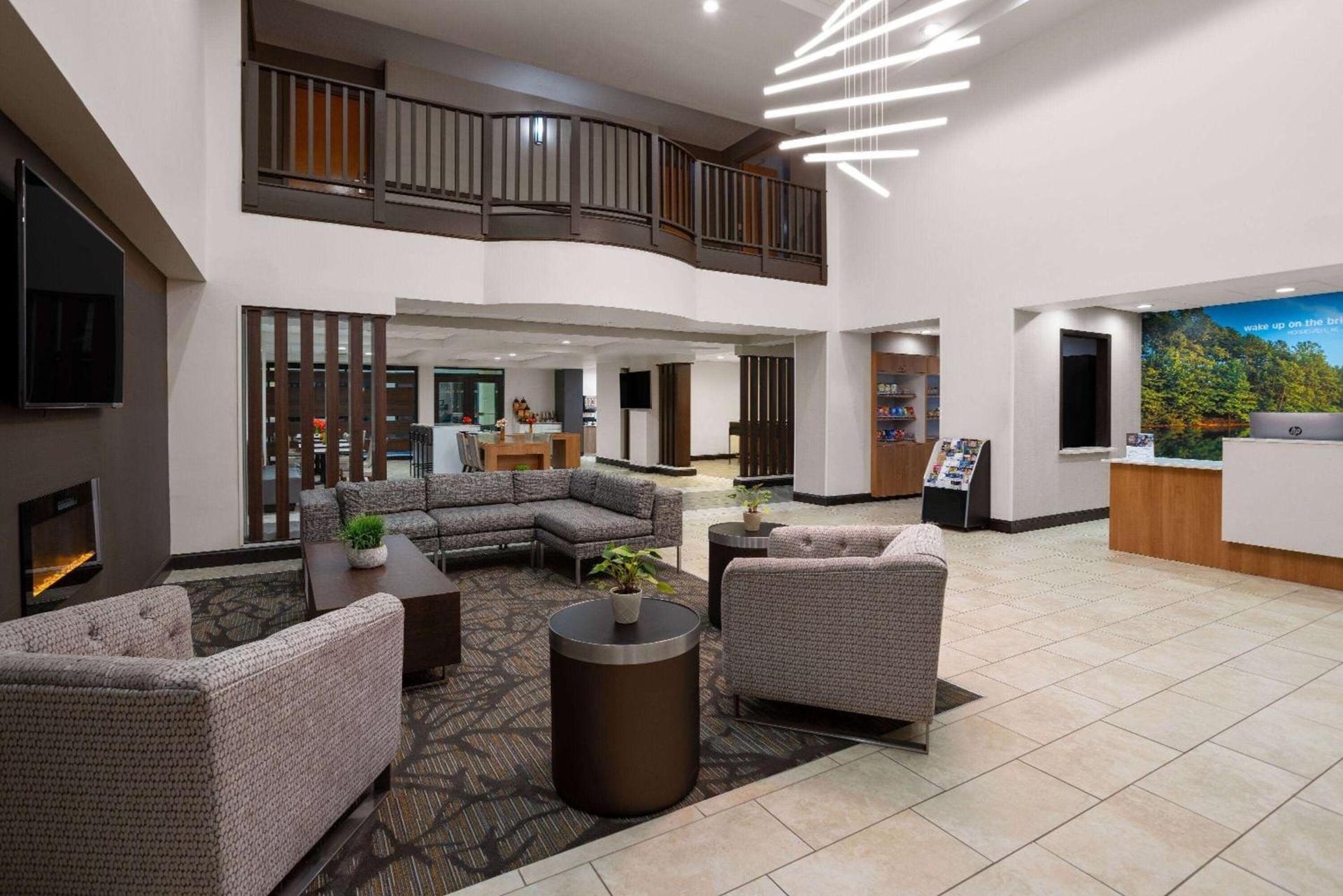 La Quinta Inn & Suites by Wyndham Mooresville photo 7