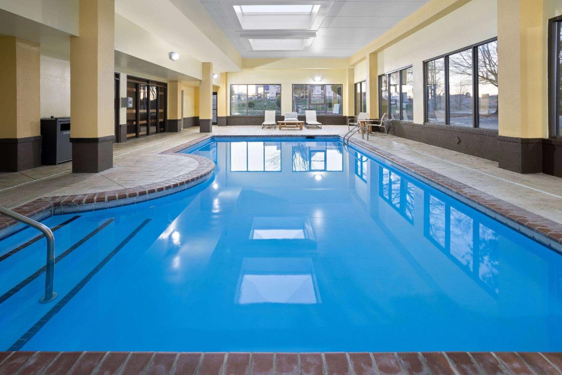 La Quinta Inn & Suites by Wyndham Mooresville photo 8