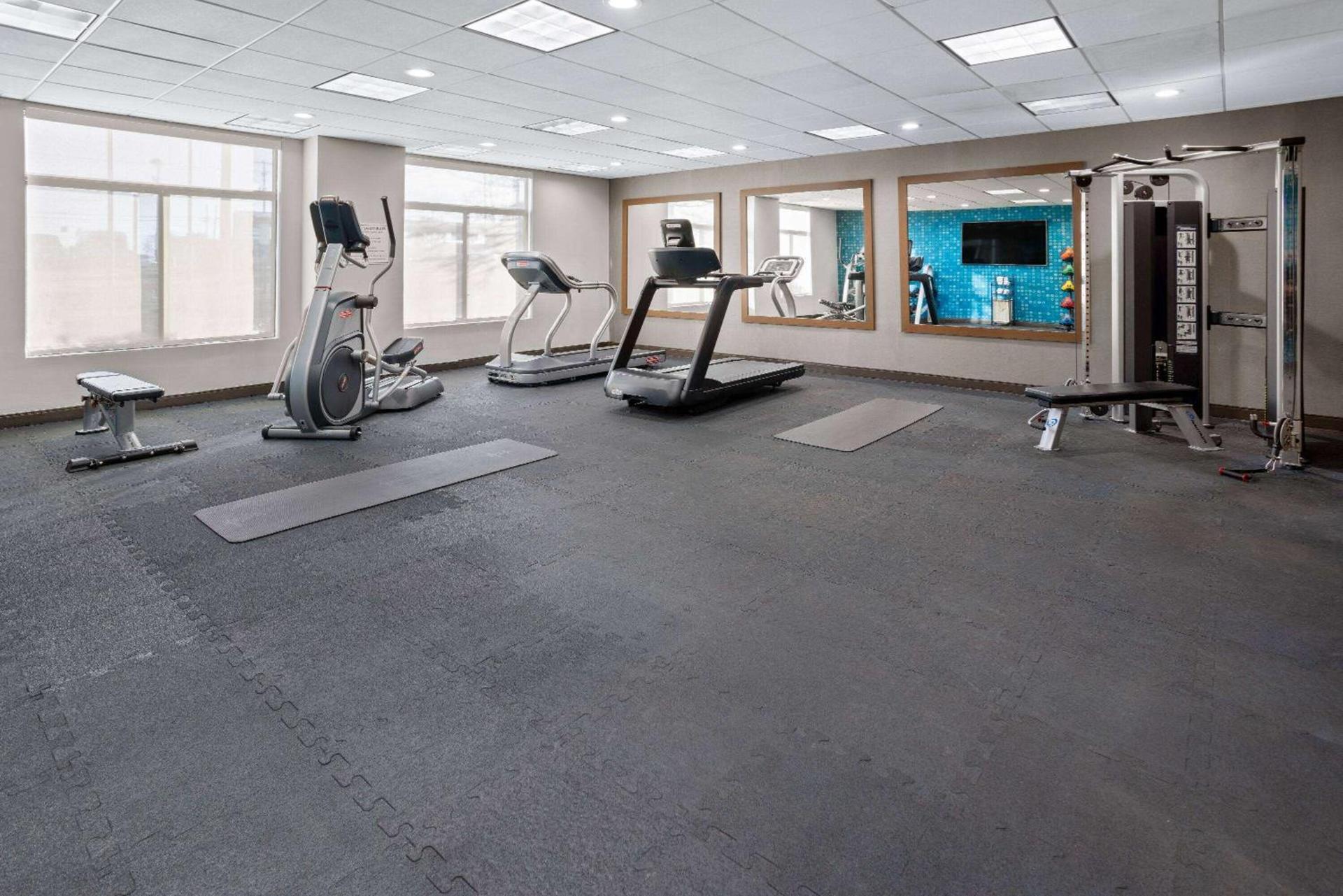 La Quinta Inn & Suites by Wyndham Mooresville photo 10