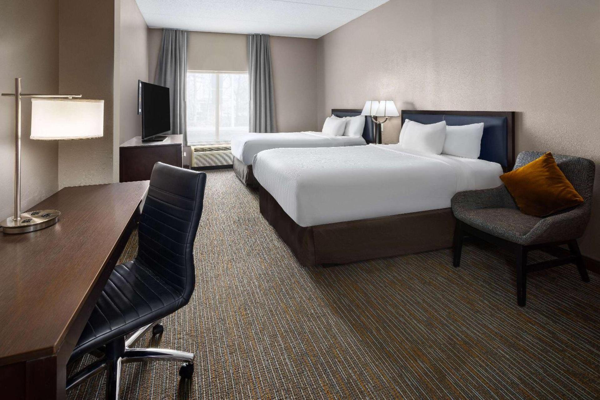 La Quinta Inn & Suites by Wyndham Mooresville photo 11