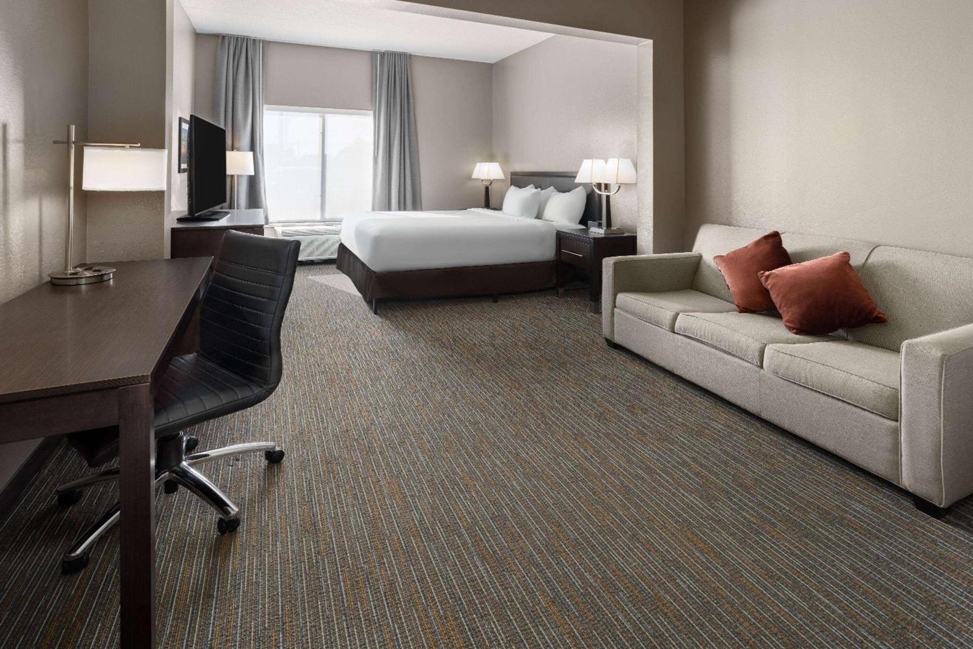La Quinta Inn & Suites by Wyndham Mooresville photo 15