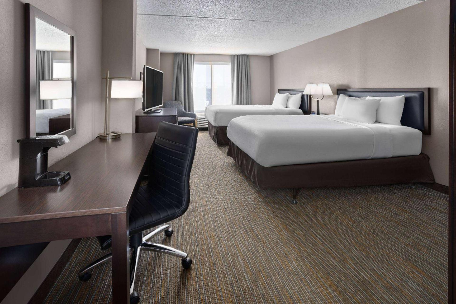 La Quinta Inn & Suites by Wyndham Mooresville photo 17