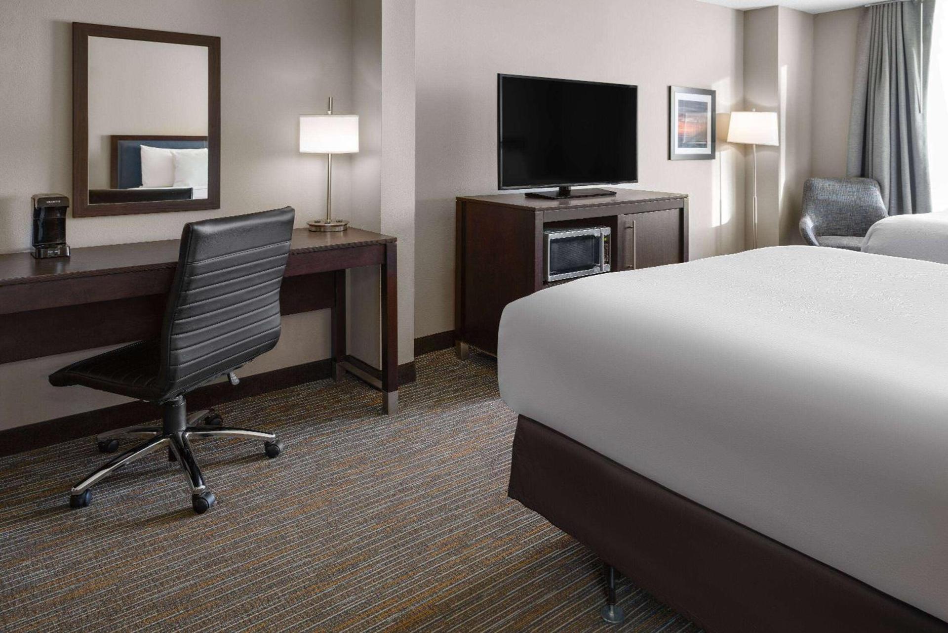 La Quinta Inn & Suites by Wyndham Mooresville photo 18