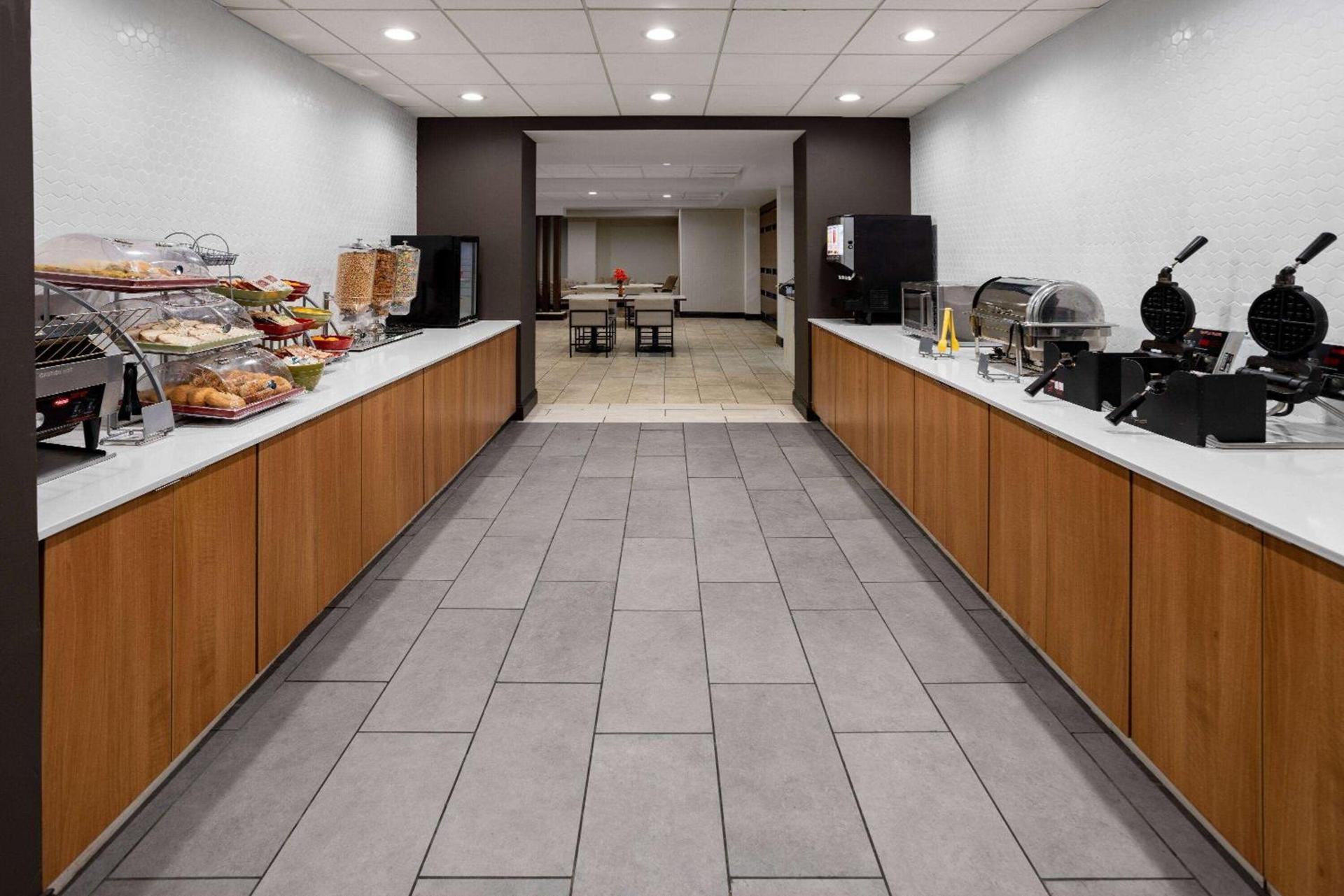 La Quinta Inn & Suites by Wyndham Mooresville photo 29