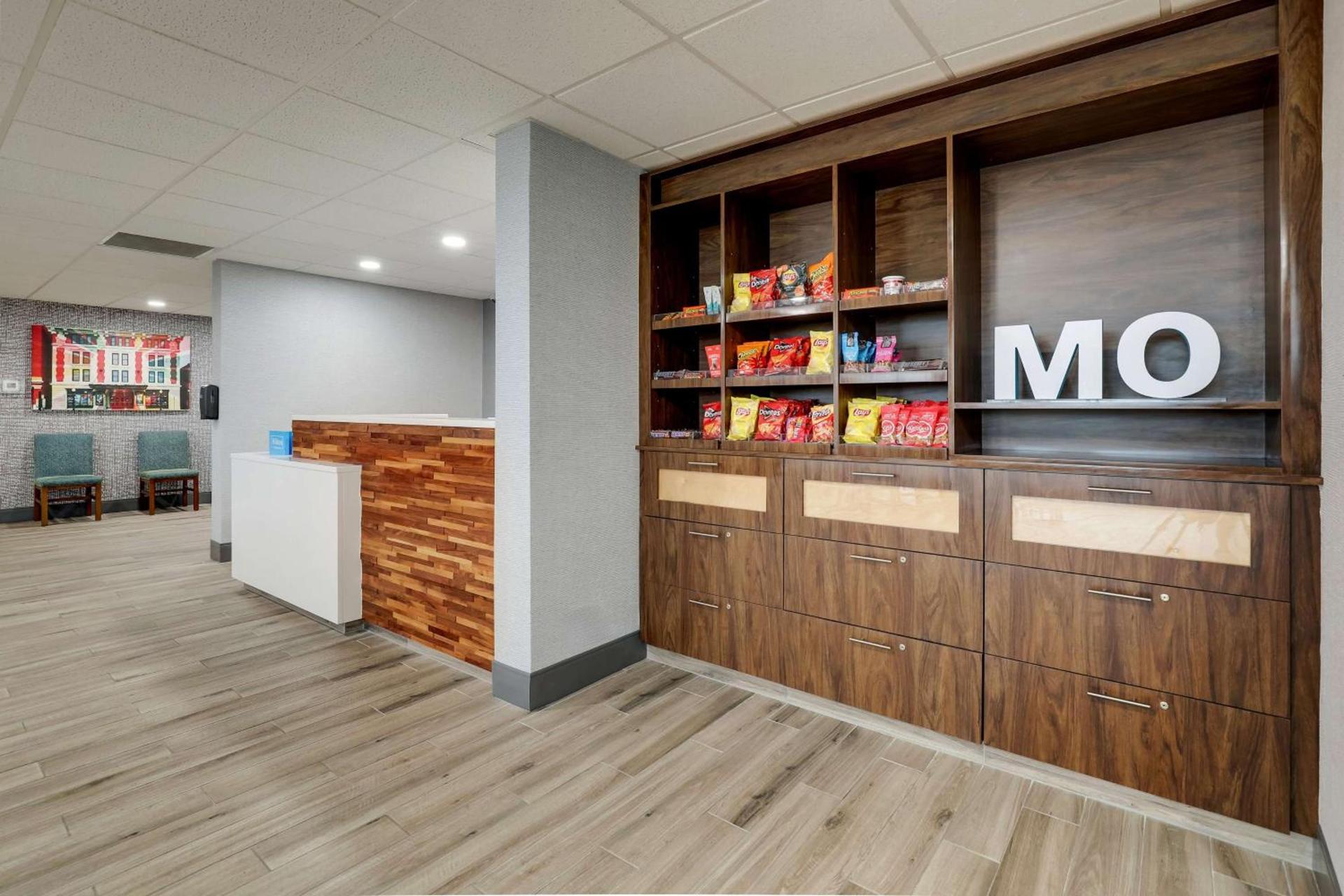 Hampton Inn Lebanon photo 8