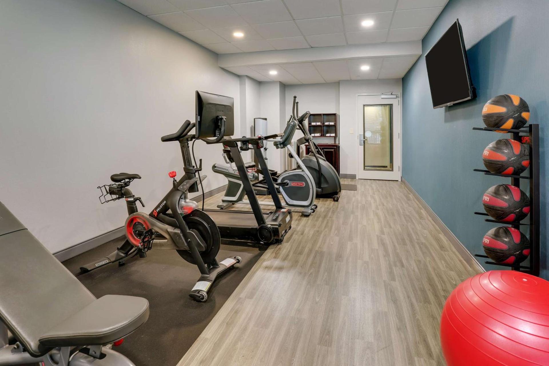 Hampton Inn Lebanon photo 11