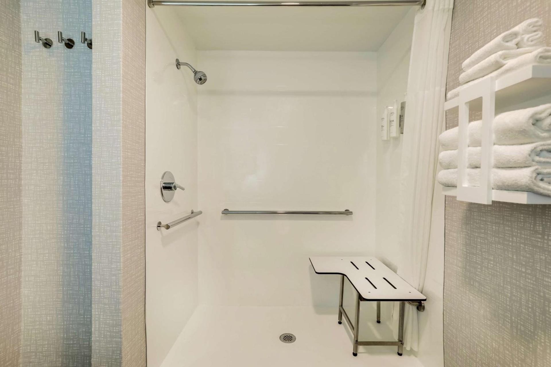 Hampton Inn Lebanon photo 19