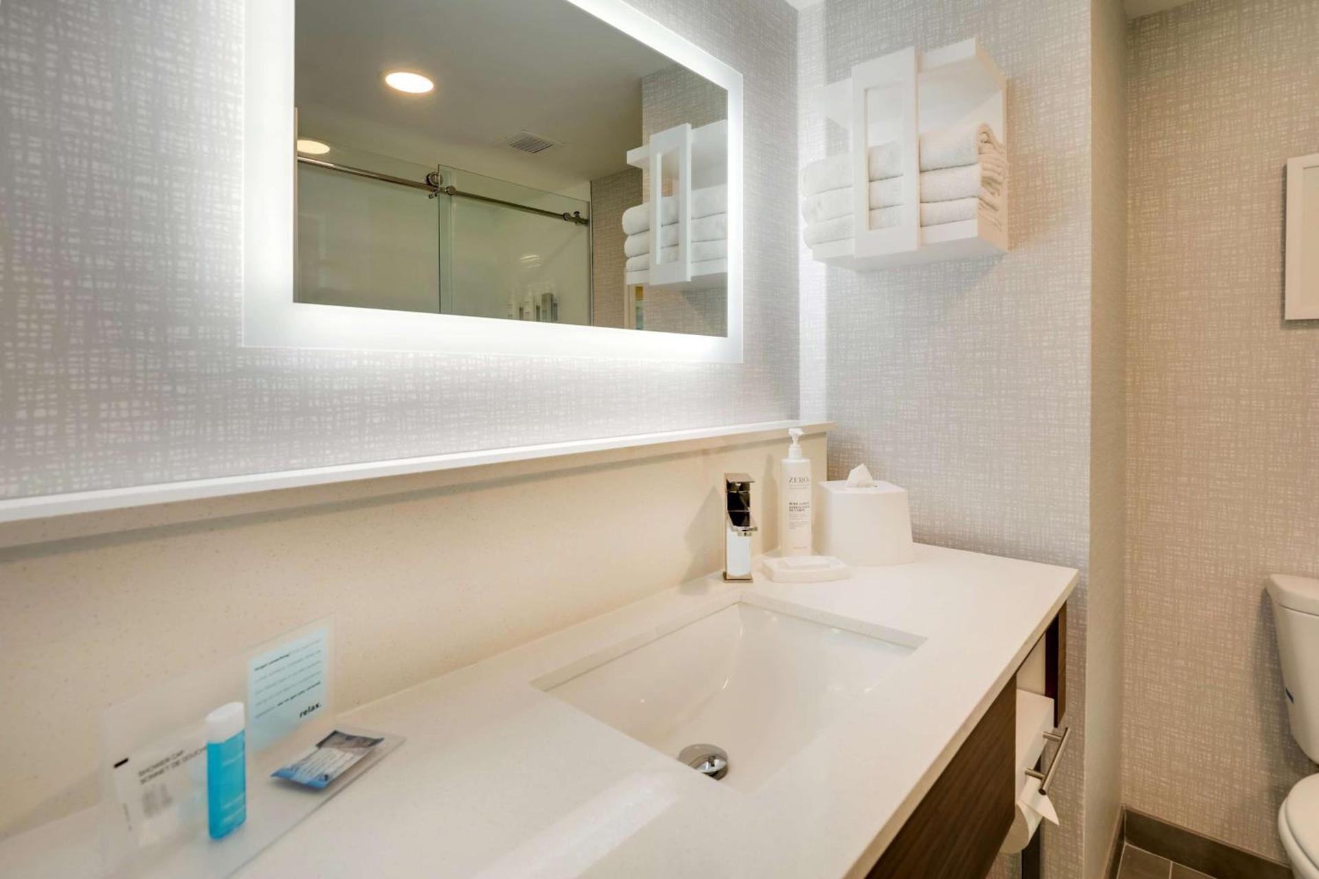 Hampton Inn Lebanon photo 27