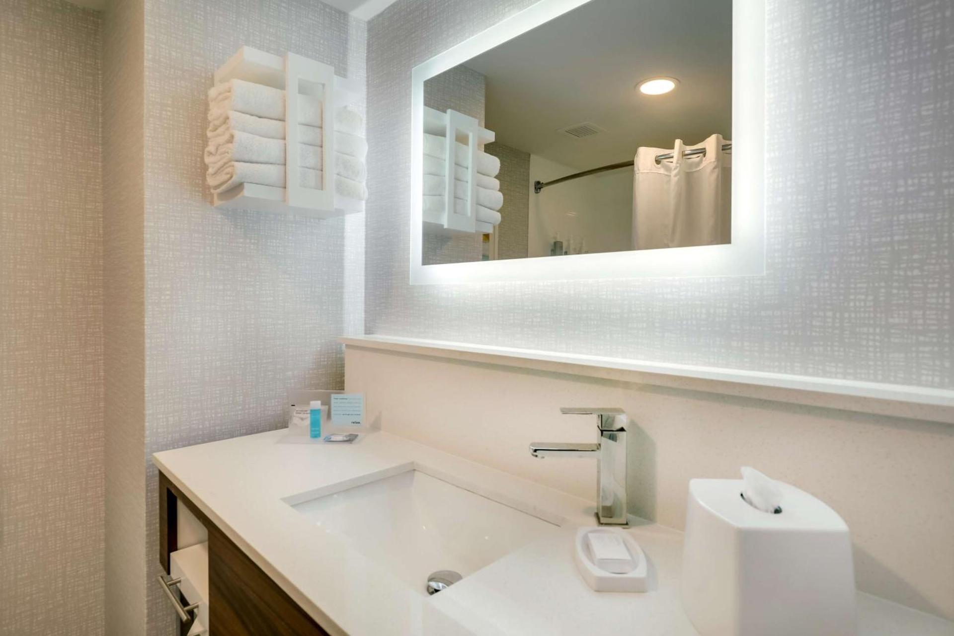 Hampton Inn Lebanon photo 28