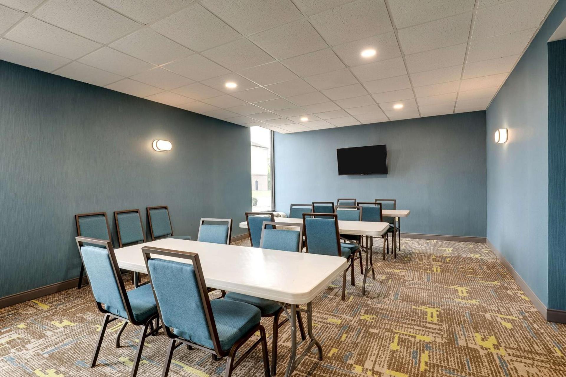 Hampton Inn Lebanon photo 32