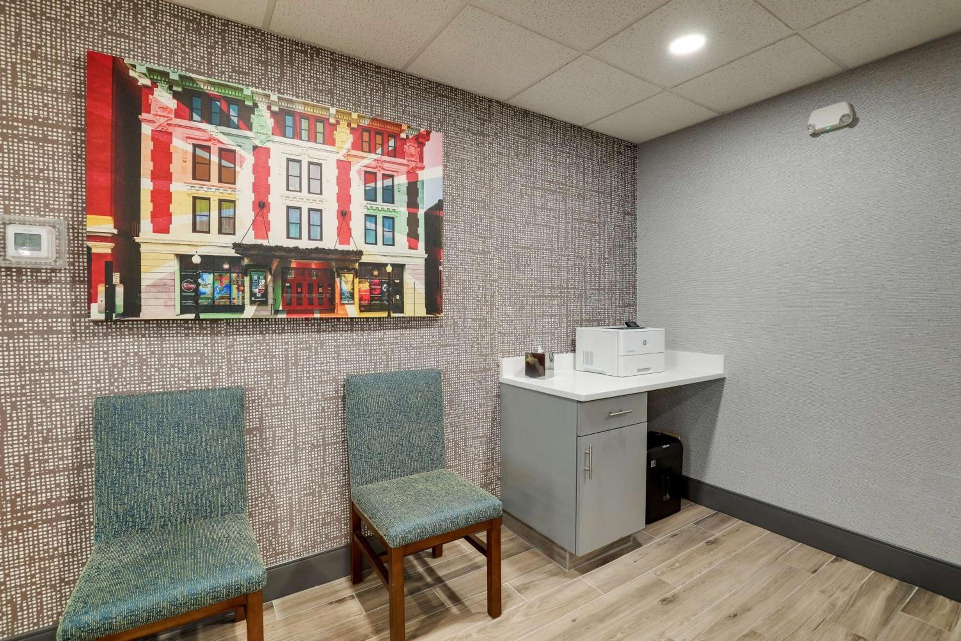 Hampton Inn Lebanon photo 33