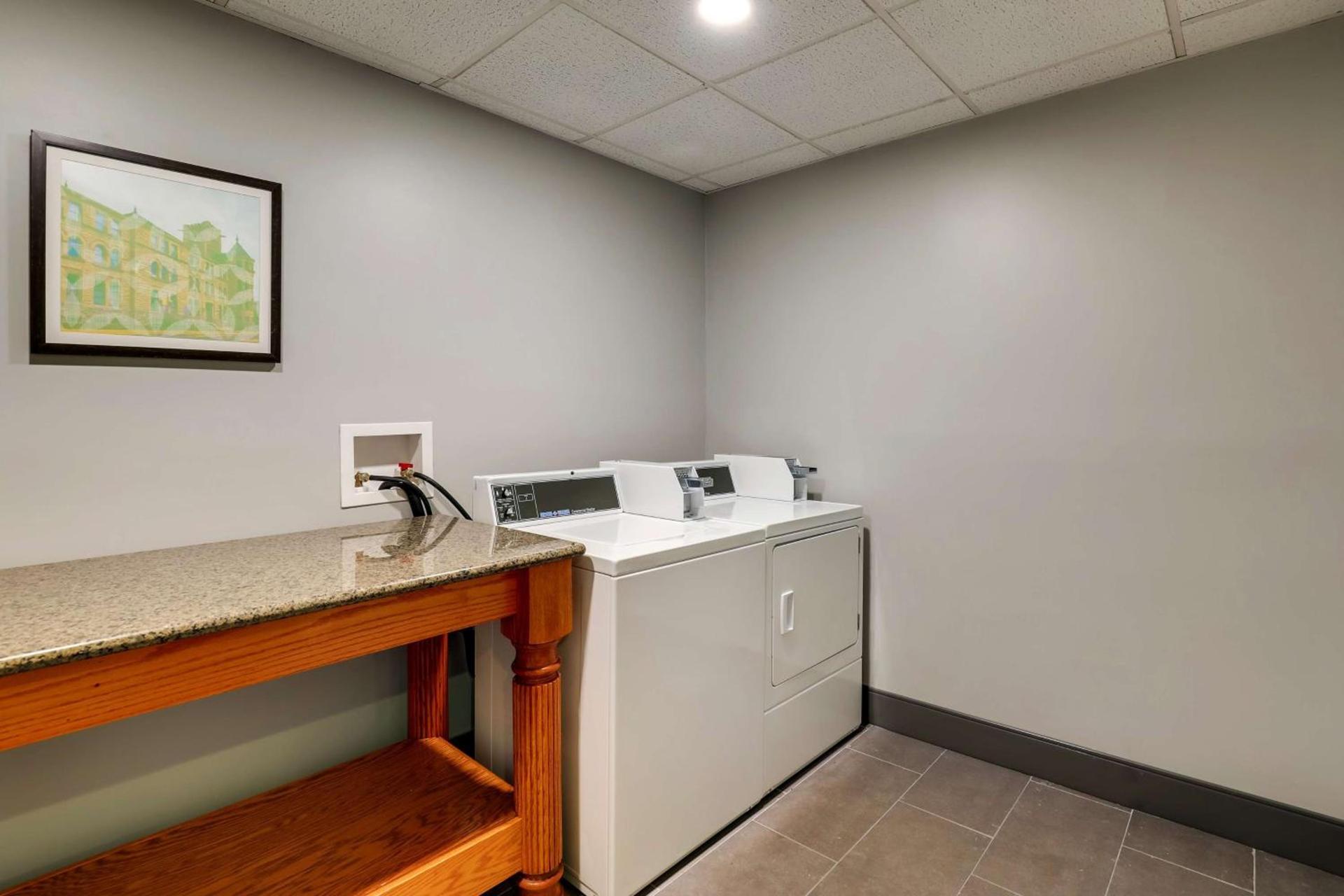 Hampton Inn Lebanon photo 34