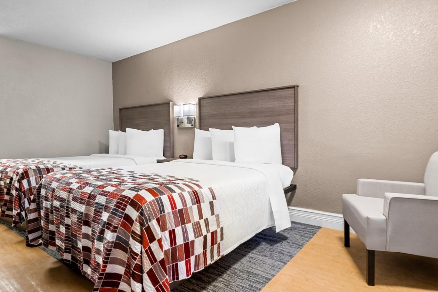 Red Roof Inn Tampa Fairgrounds - Casino photo 25
