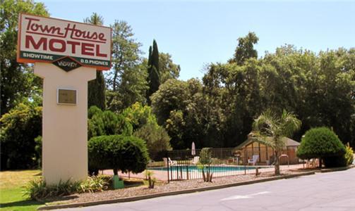 Town House Motel photo 5
