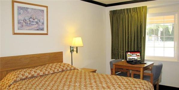 Town House Motel photo 3