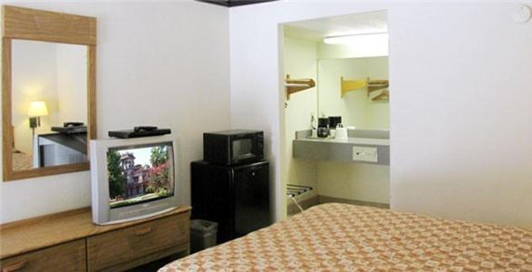 Town House Motel photo 2