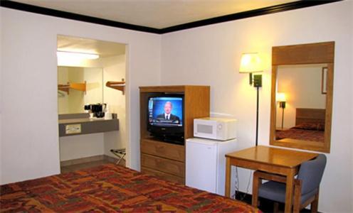 Town House Motel photo 7