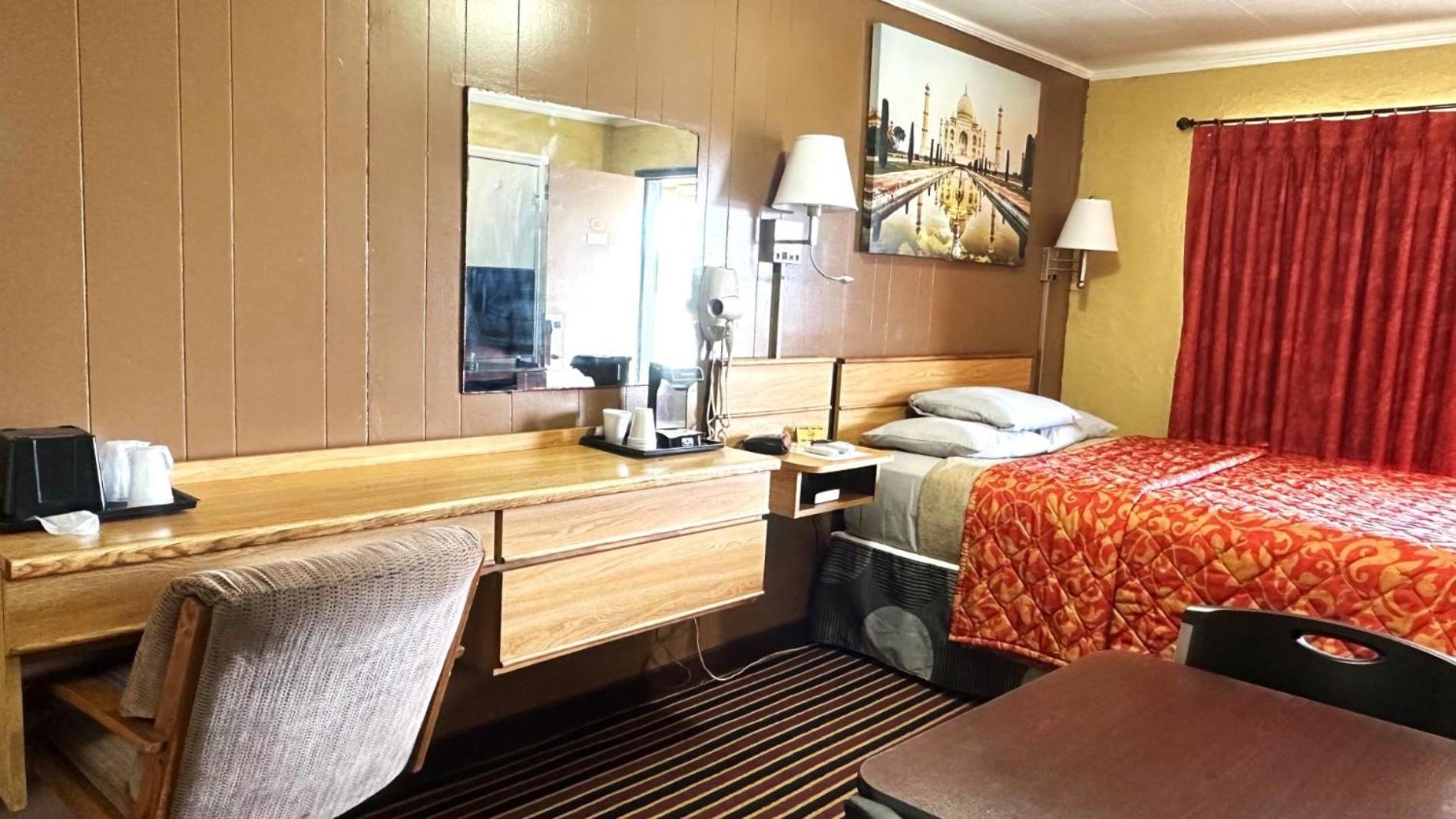 Relax Inn Vinita photo 37
