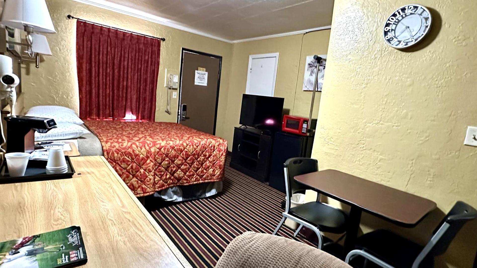 Relax Inn Vinita photo 41