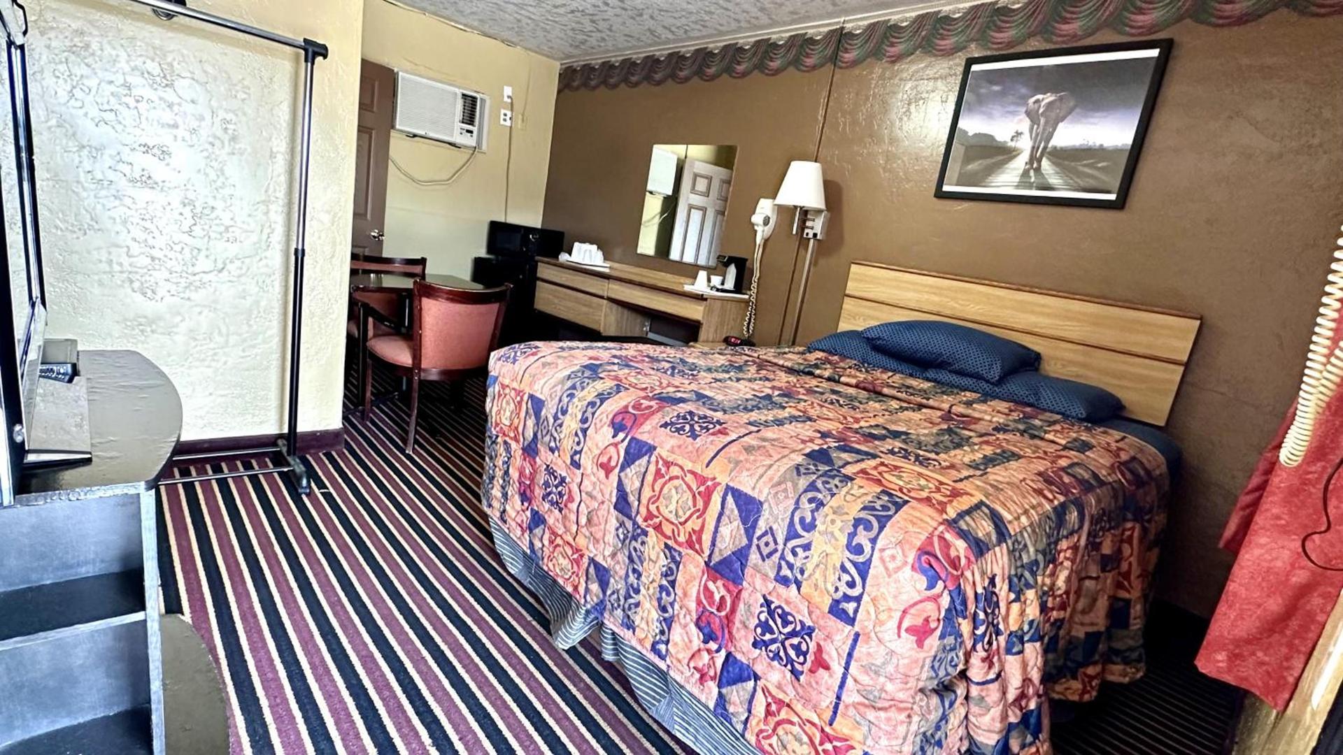 Relax Inn Vinita photo 55