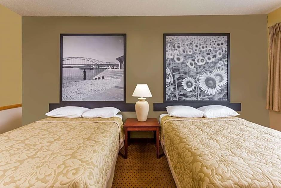 Western Inn & Suites photo 7