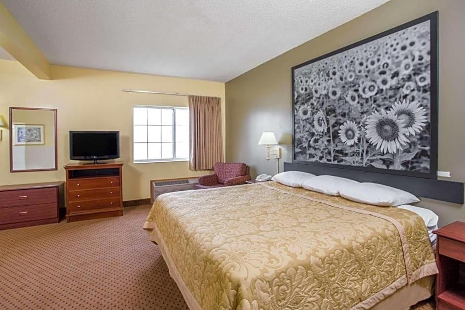 Western Inn & Suites photo 9