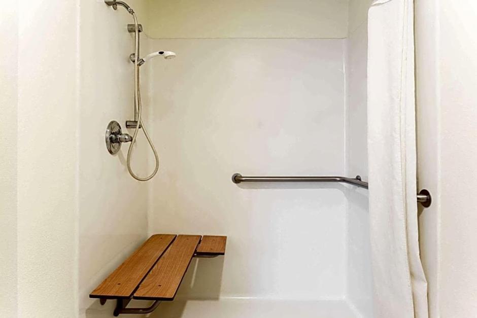 Western Inn & Suites photo 13