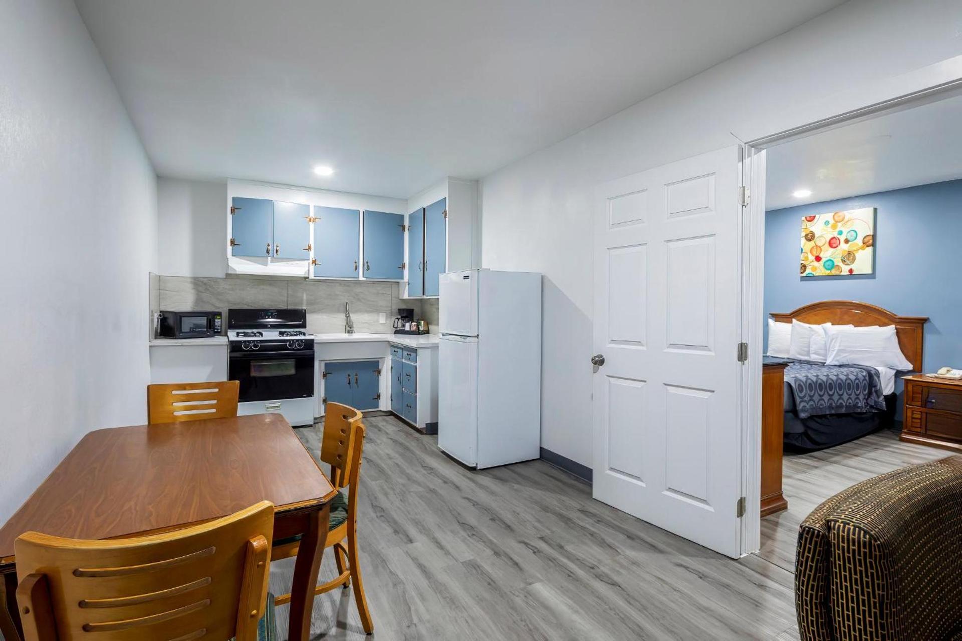 Hitching Post Studios Inn photo 43
