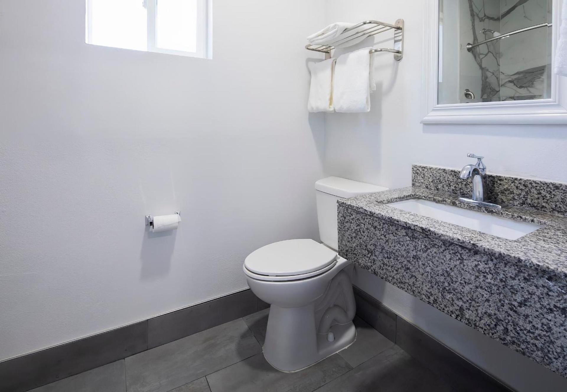 Hitching Post Studios Inn photo 10