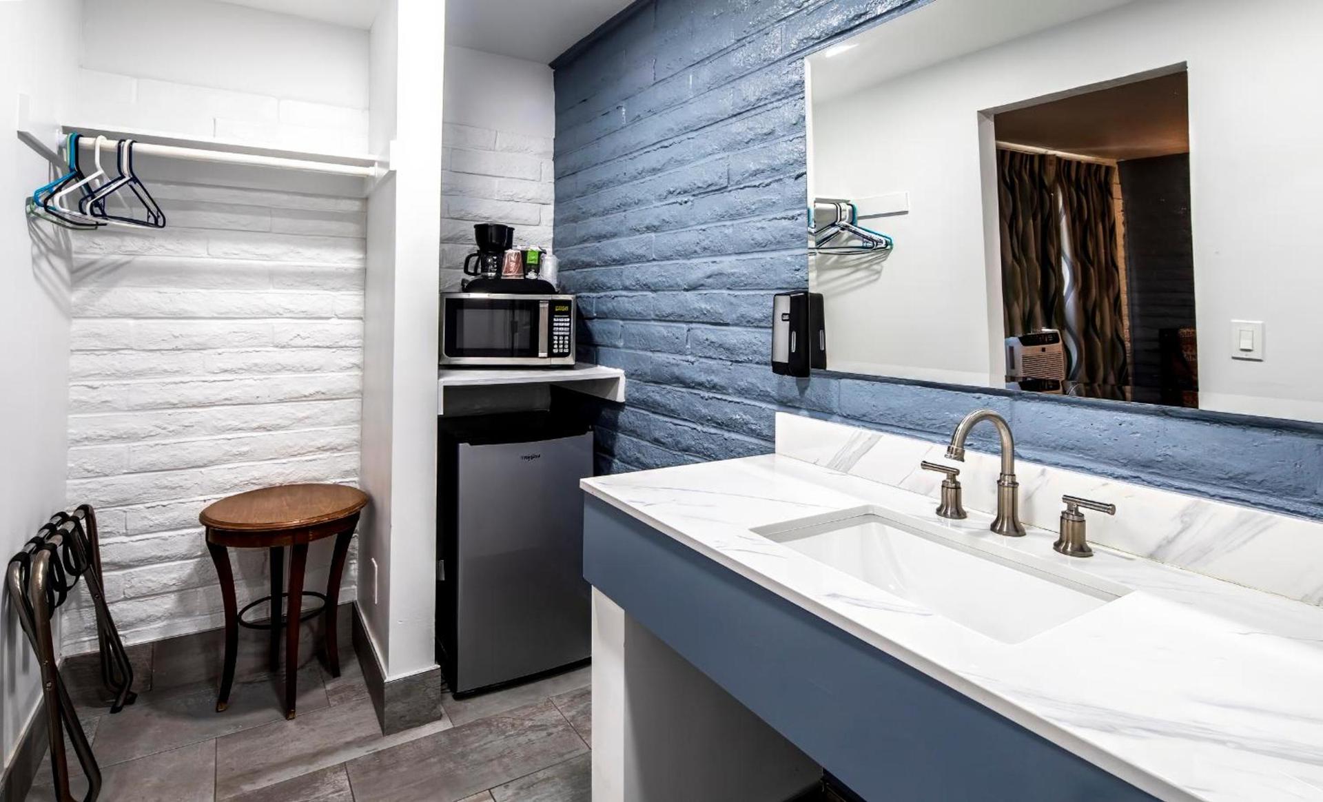 Hitching Post Studios Inn photo 16