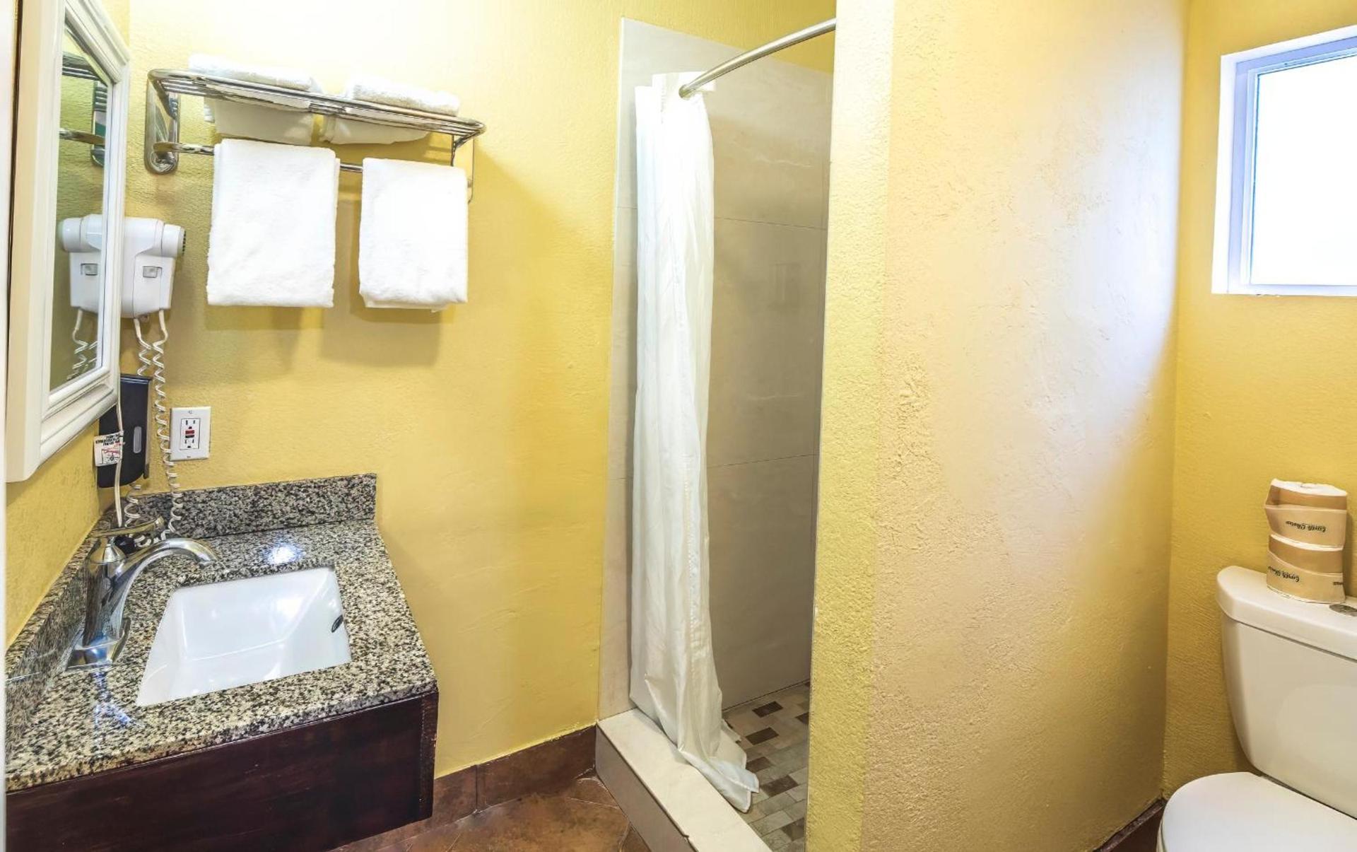 Hitching Post Studios Inn photo 21