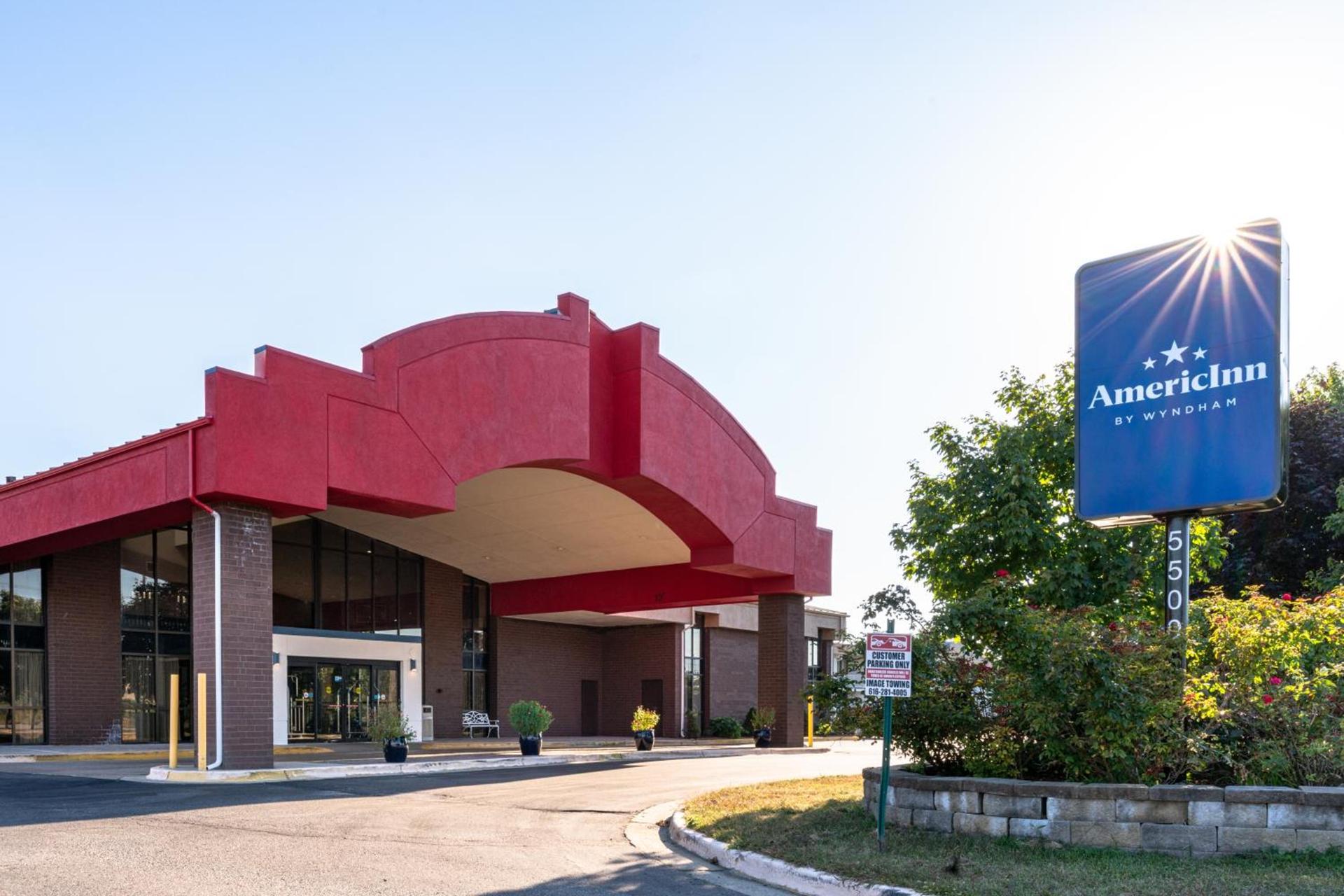 AmericInn by Wyndham Grand Rapids Airport North photo 28