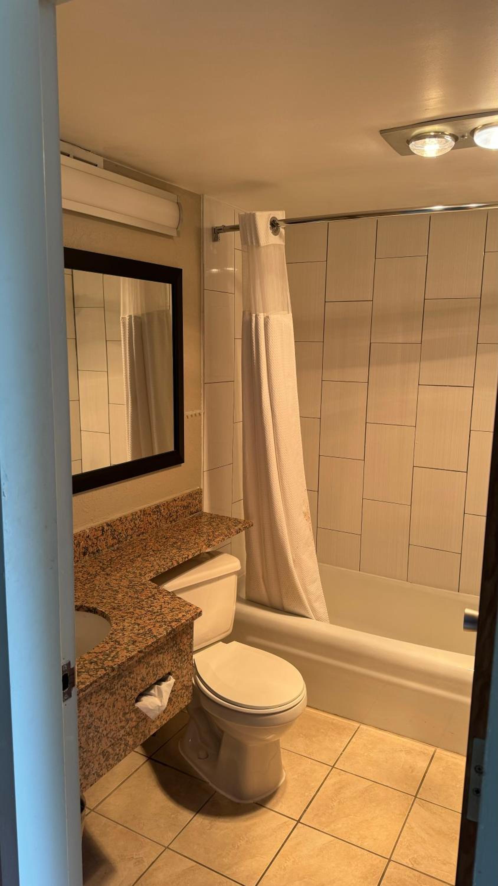 AmericInn by Wyndham Grand Rapids Airport North photo 31
