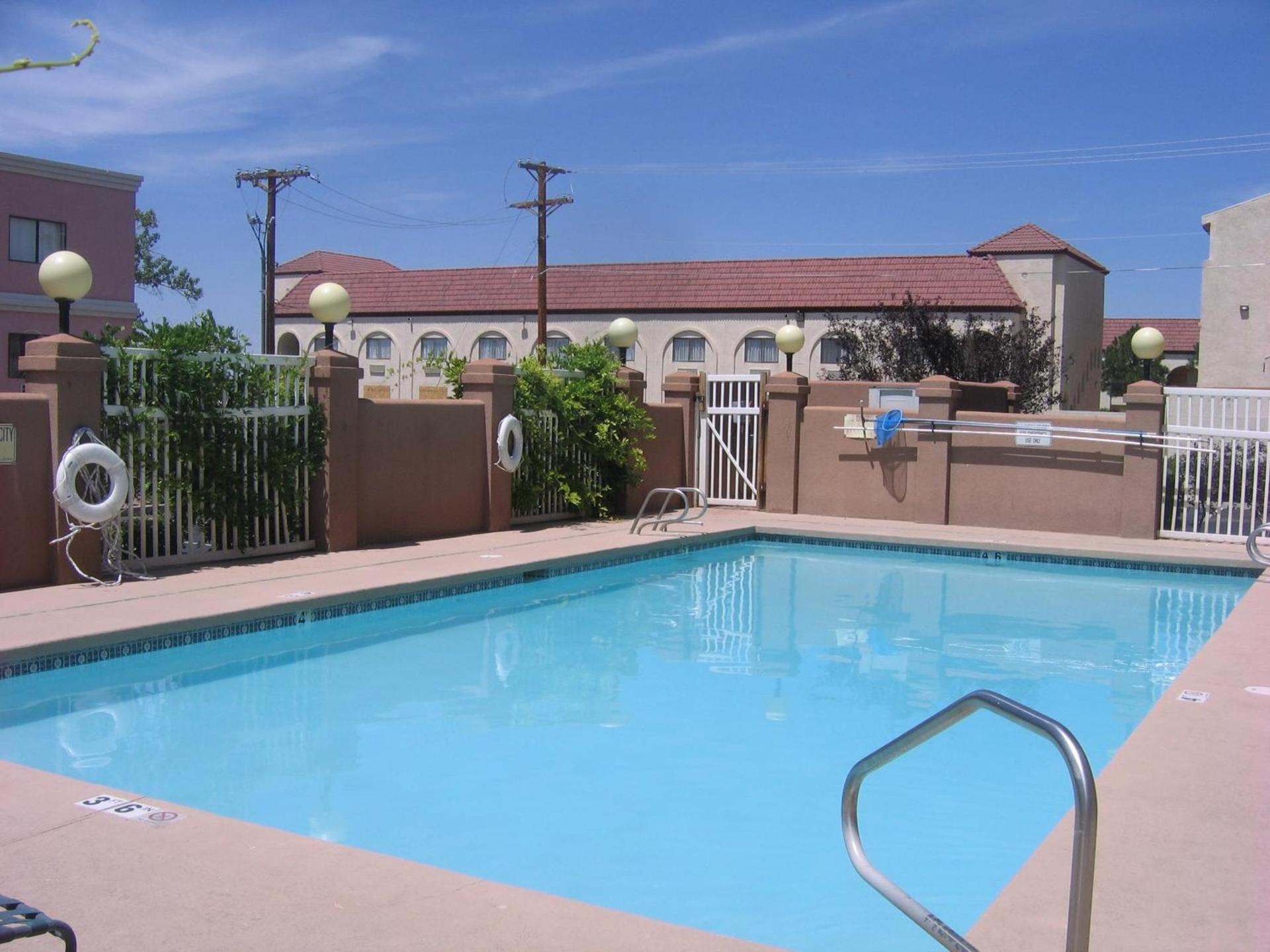 Hawthorn Suites by Wyndham Albuquerque photo 11