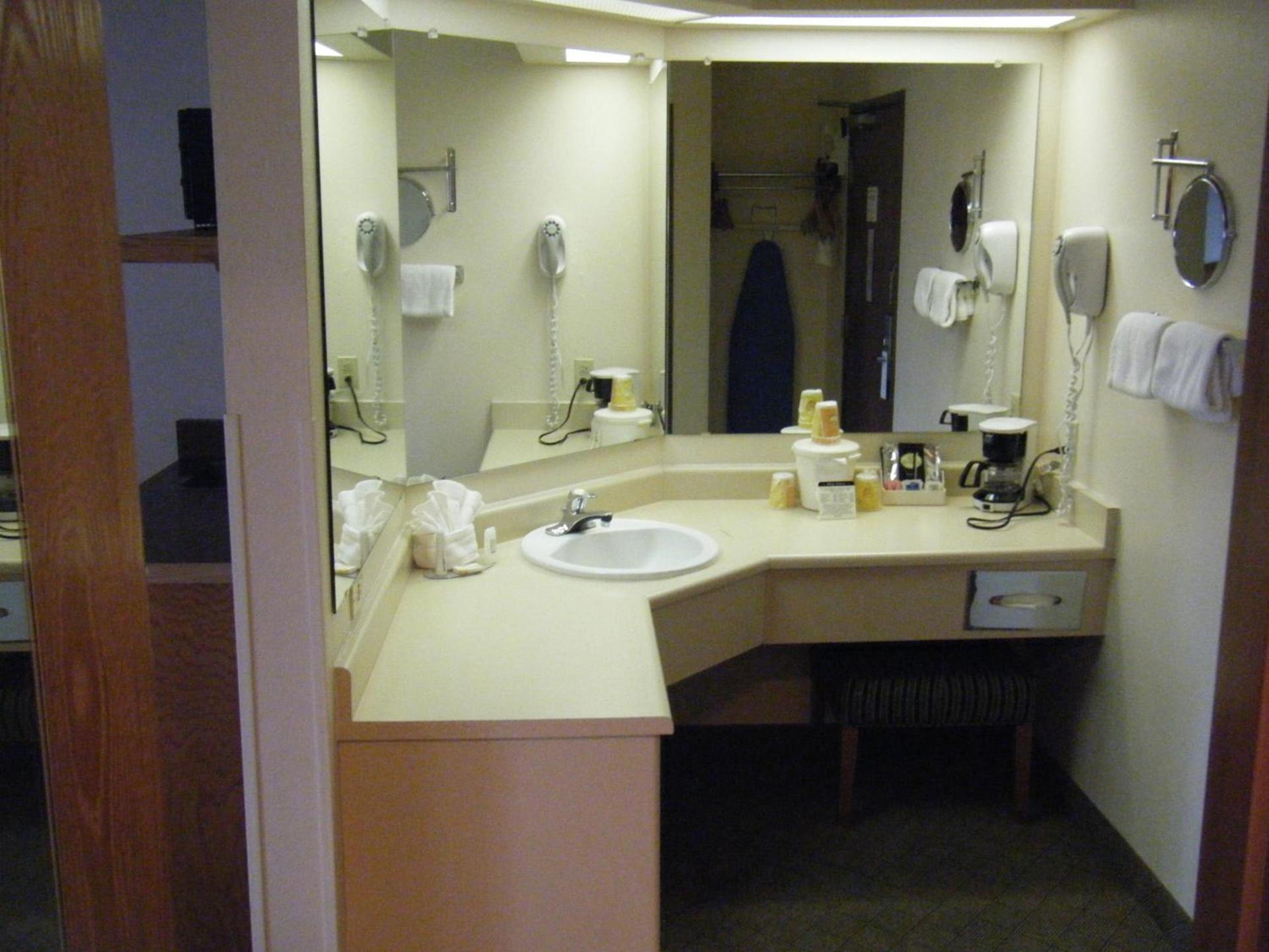Hawthorn Suites by Wyndham Albuquerque photo 13
