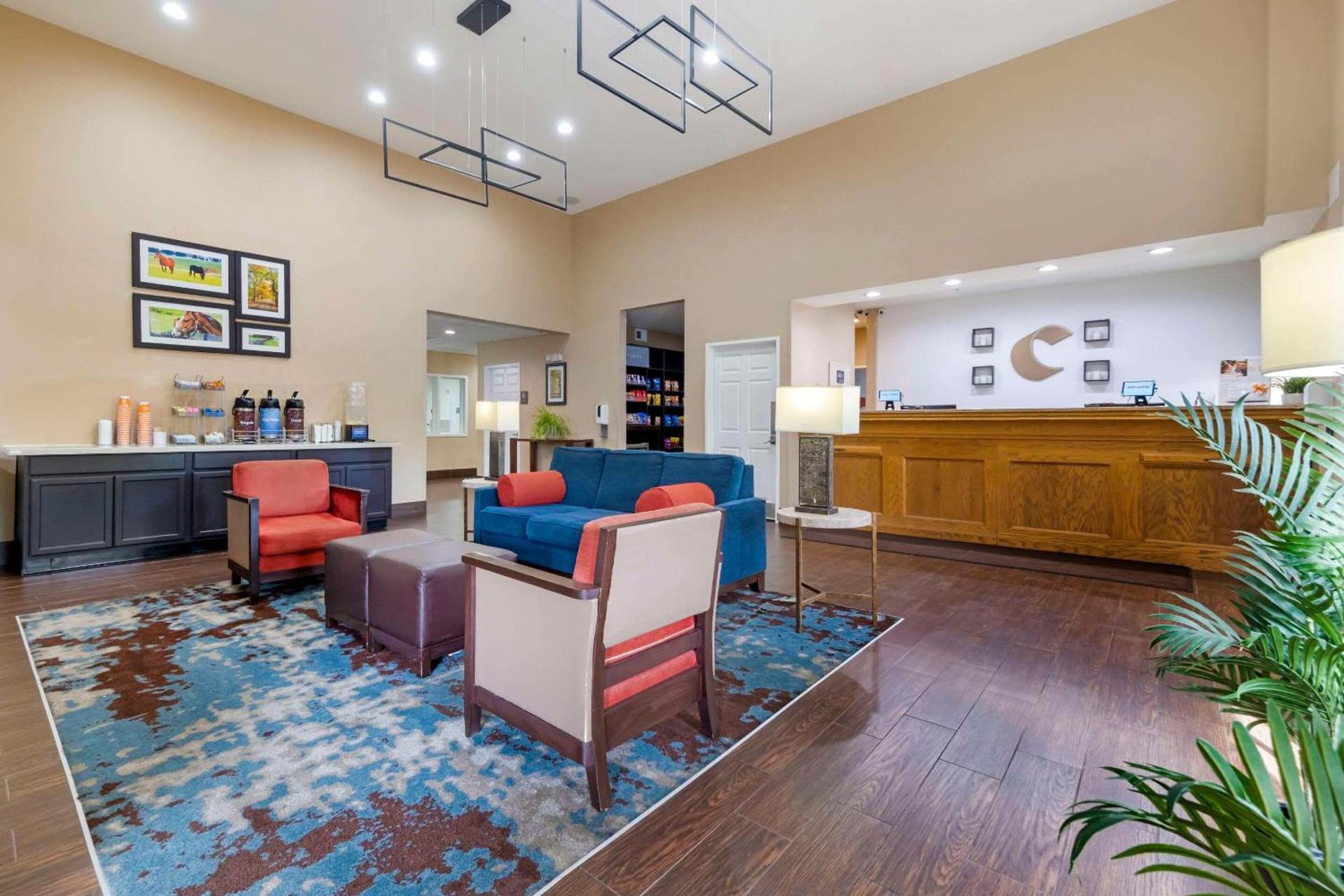 Comfort Suites Keeneland photo 8