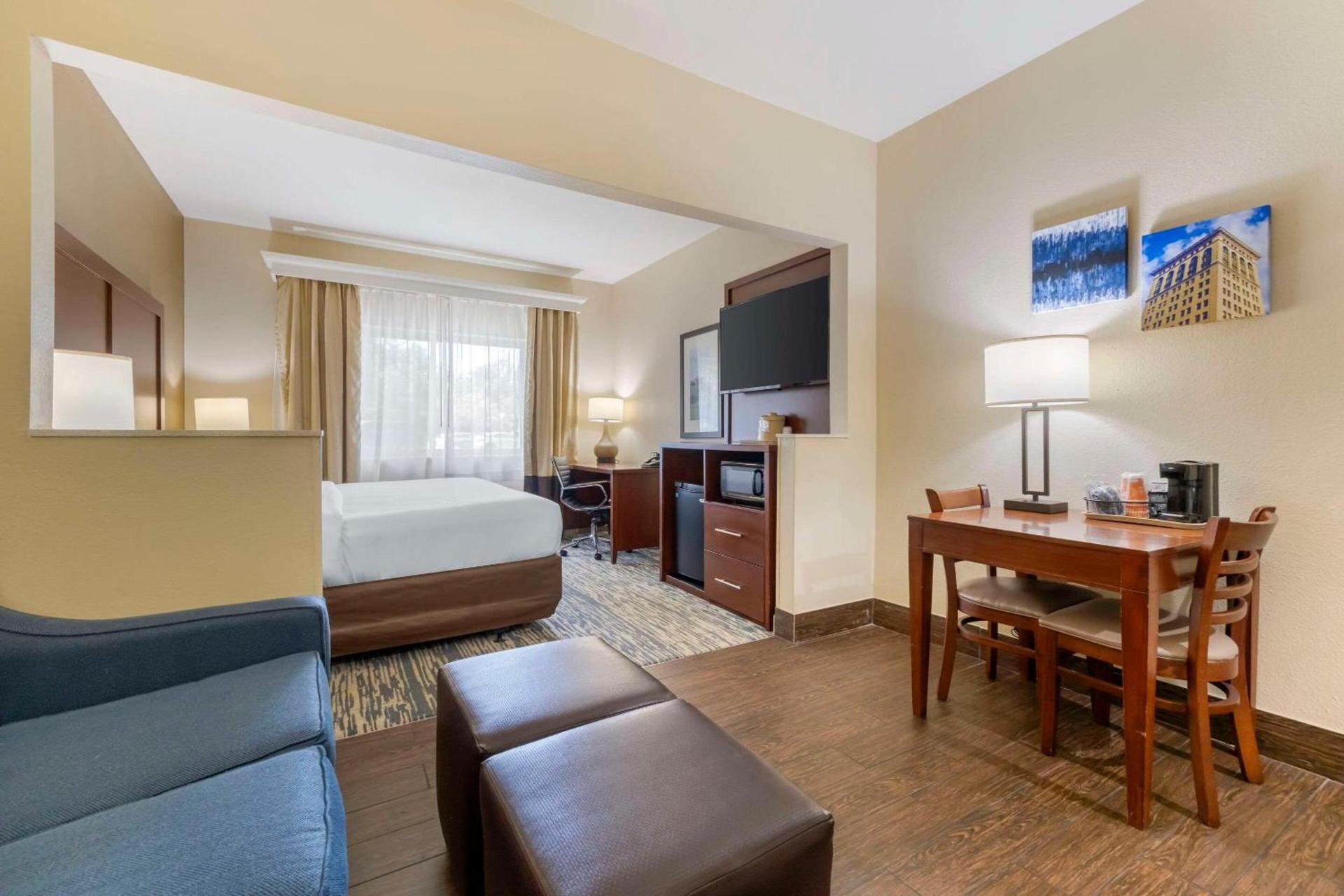 Comfort Suites Keeneland photo 15