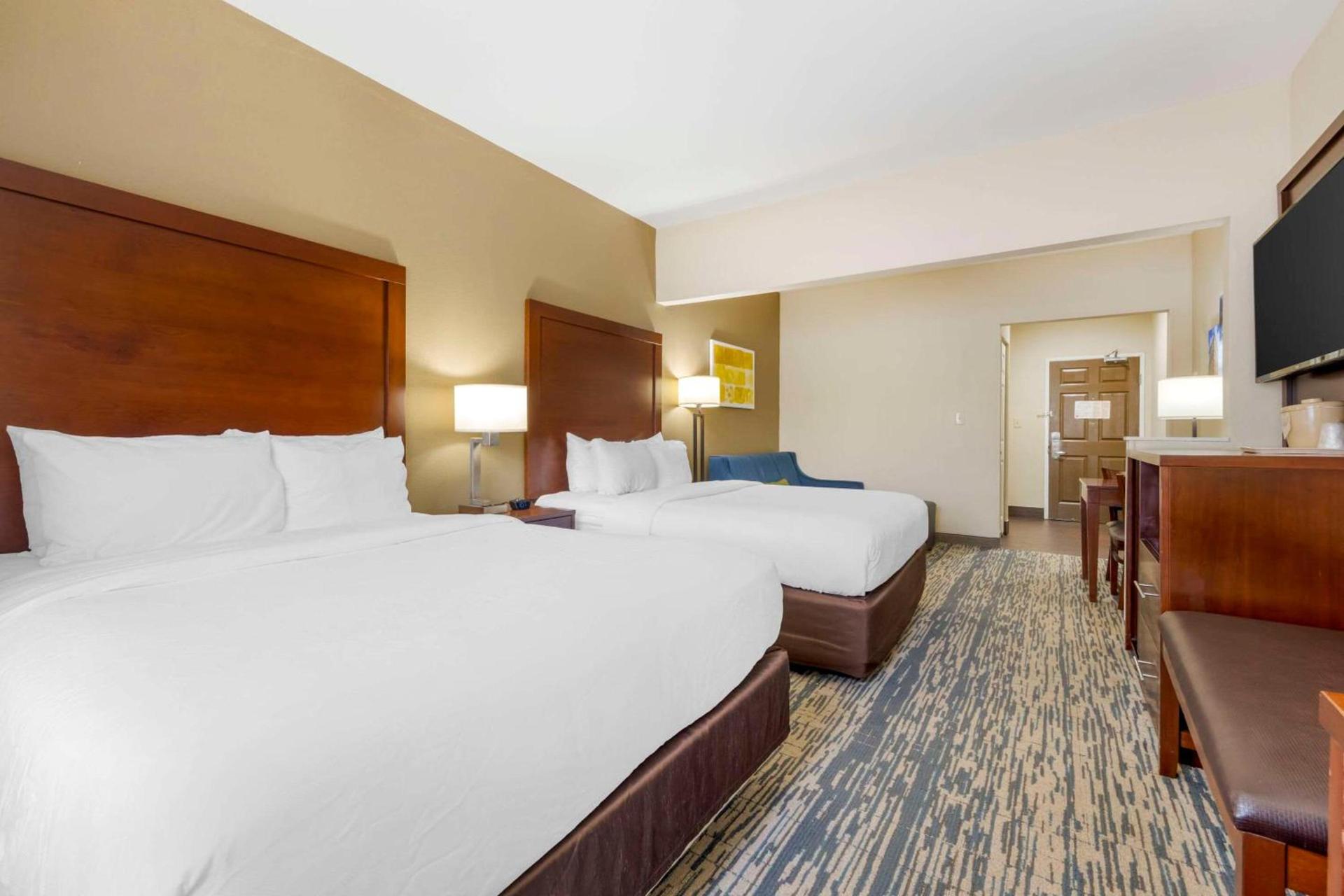 Comfort Suites Keeneland photo 17