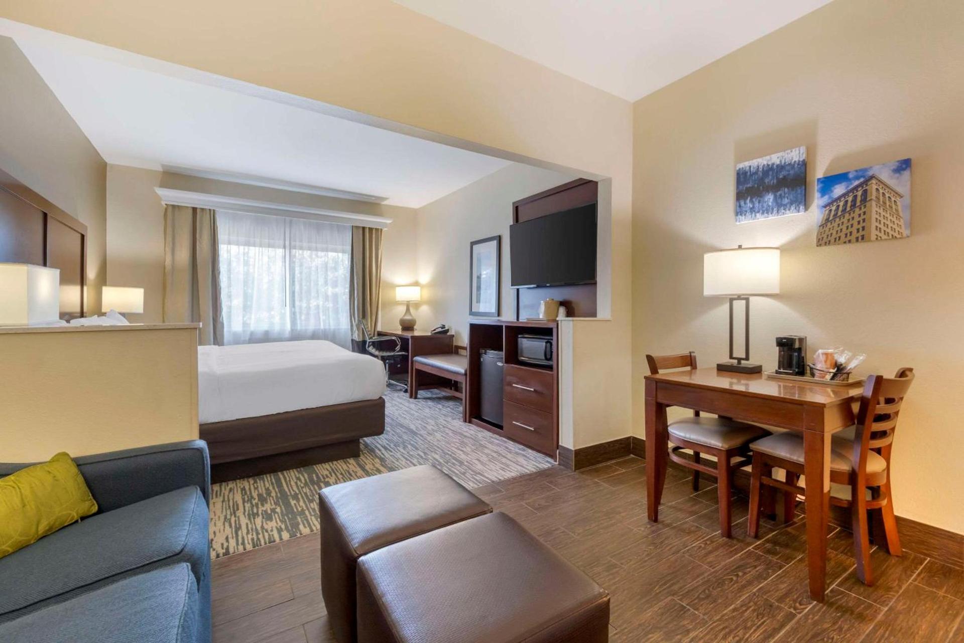 Comfort Suites Keeneland photo 20