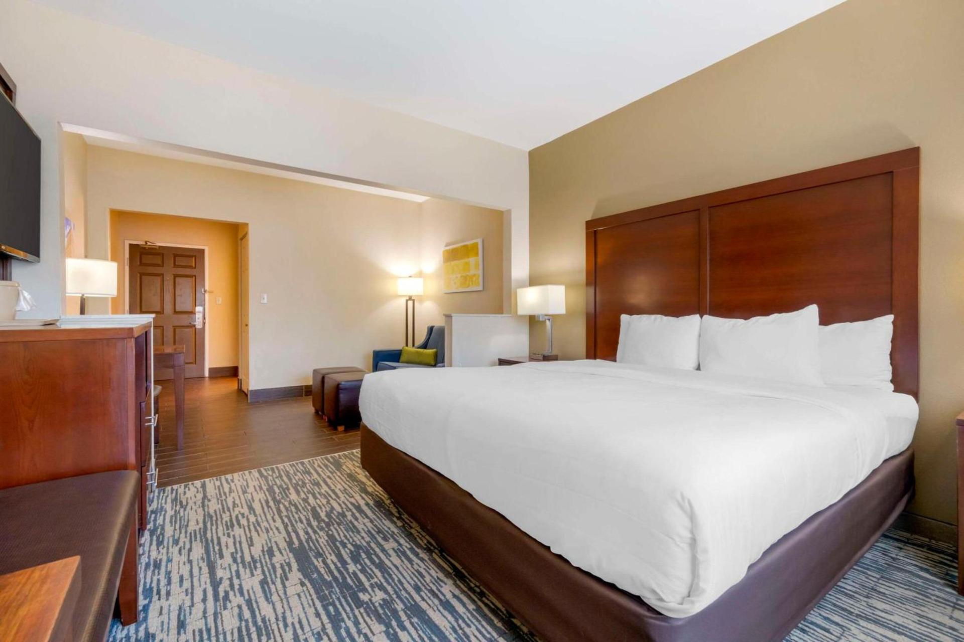 Comfort Suites Keeneland photo 21