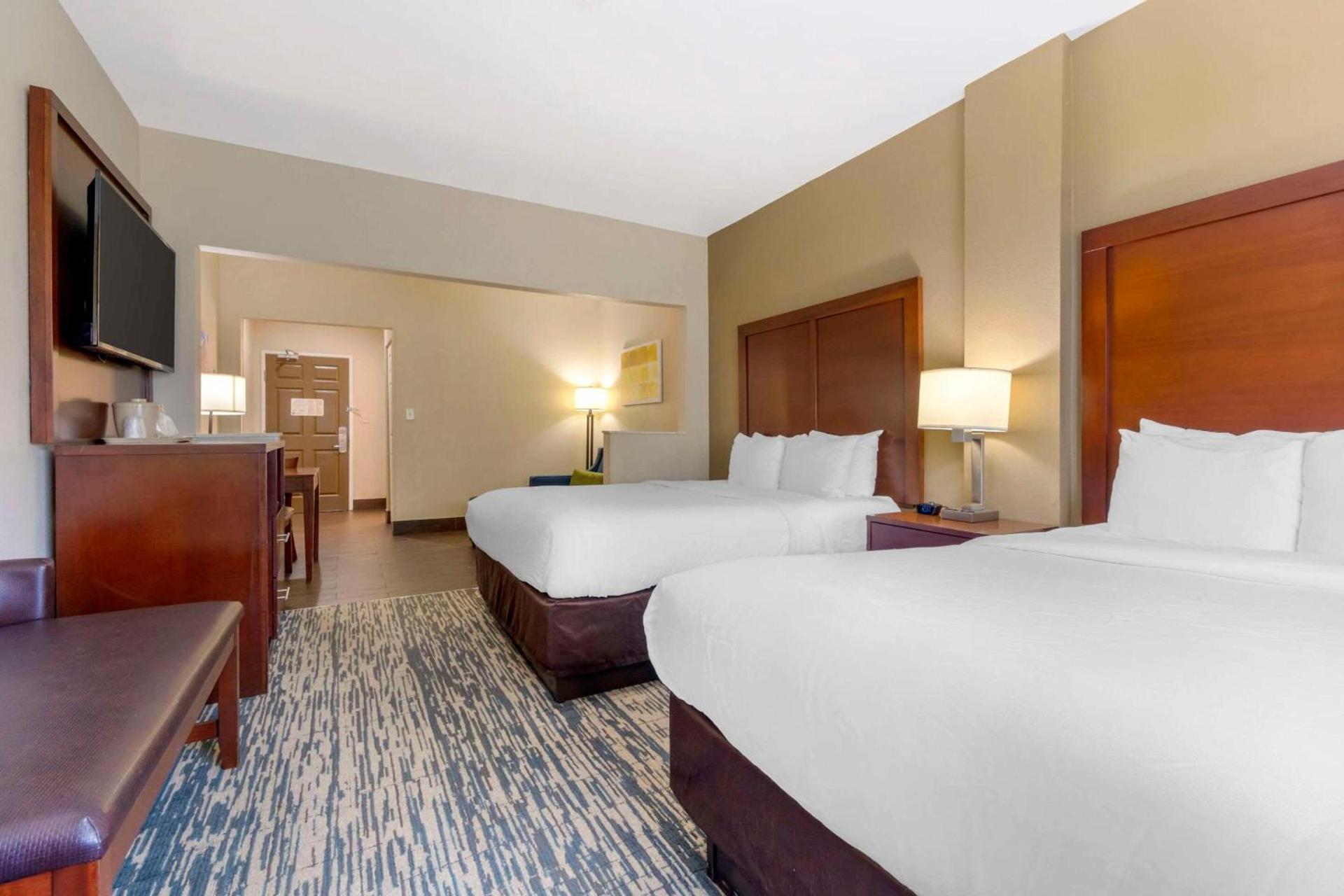 Comfort Suites Keeneland photo 24